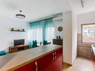 Apartments Lora 13.Jula, 15