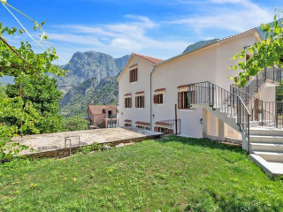 Apartments Mezini 11