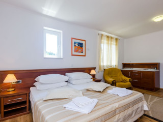 Apartments & Rooms V&M