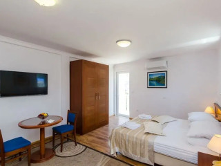 Apartments & Rooms V&M
