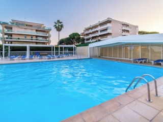 APTS PIERRE ET VACANCES HELIOTEL MARINE ST LAURENT DU VAR