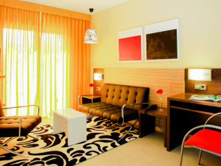 Aqua Hotel Bertran Park