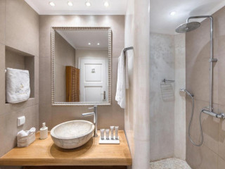 Aqua Luxury Suites by NOMÉE Hospitality Group