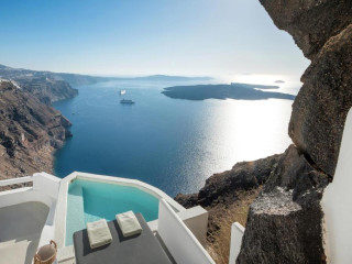 Aqua Luxury Suites by NOMÉE Hospitality Group