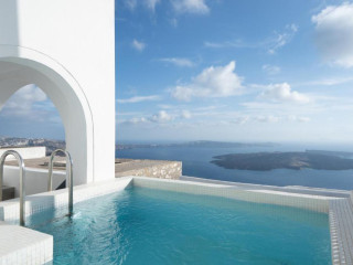 Aqua Luxury Suites by NOMÉE Hospitality Group