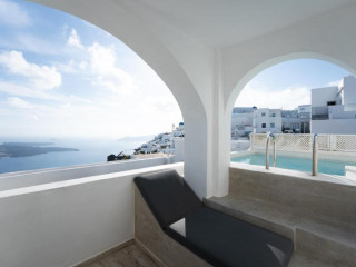 Aqua Luxury Suites by NOMÉE Hospitality Group