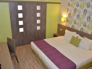 Aqua Nevis Hotel & Aqua Park