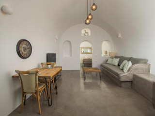 Aqua Serenity Santorini Luxury Suites