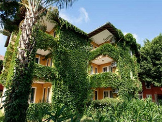 ARMAS GREEN FUGLA BEACH