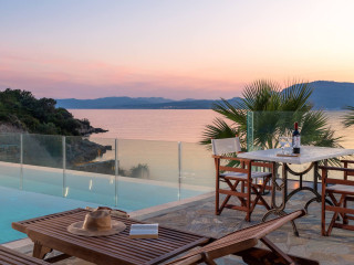 Arte Pefki Beachfront Suites