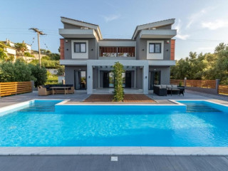ASSOS LUXURY VILLA in Pefkochori