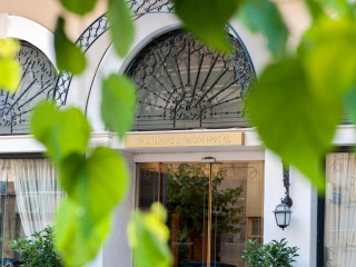 Athens Atrium Hotel & Jacuzzi Suites