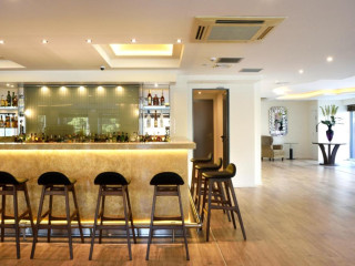 Athens Avenue Hotel