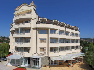 AURORA  HOTEL