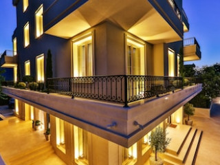 AVANTI HOTEL & SPA