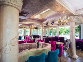 AVENUE DELUXE HOTEL
