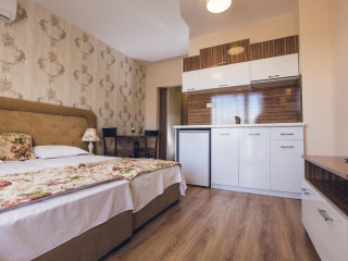 AVENUE DELUXE HOTEL