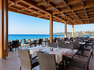 Avra Beach Hotel