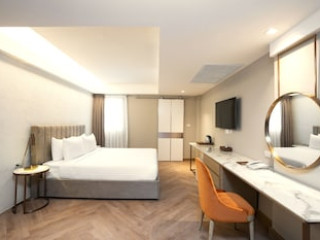 AWAY BANGKOK RIVERSIDE KENE