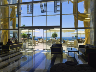 AZURA DELUXE RESORT & SPA