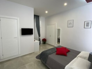 B AND B AURORA LUXURY