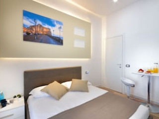 B AND B CENTRAL STATION NAPOLI