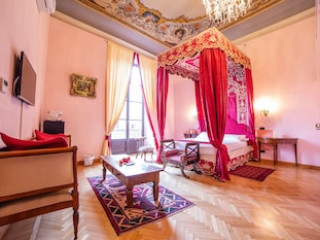 B AND B GALILEO 2000