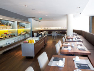 B Hotel