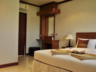 Baan Chayna Lounge Resort