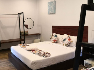 Baan Suan Rim Klong