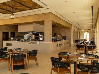 Bab Al Nojoum Bateen Liwa