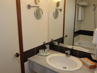 Kipriotis Maris & Suites