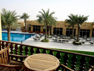 Al Hamra Village Hotel 