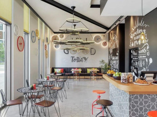 HAMPTON BY HILTON DUBAI AL SEEF