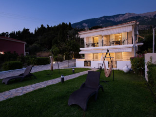 Barefoot Contessa Lourdas