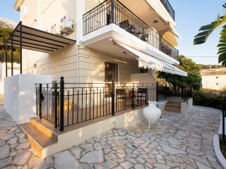 Barefoot Contessa Lourdas