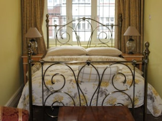 BAY TREE HOUSE BED AND BREAKFAST