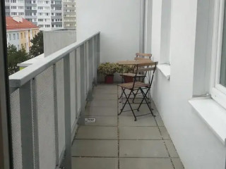 Beautiful Home - Garden Apartment