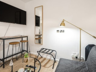 BEAUTIFUL HYDE PARK STUDIO FLAT