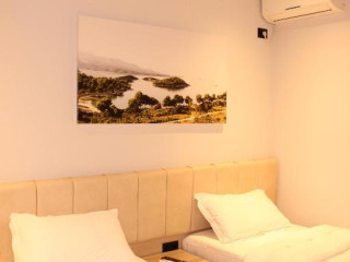 Bebi Hotel And Apartments