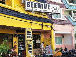 Beehive Phuket Old Town - Hostel