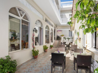 Bella Vista Beach Hotel