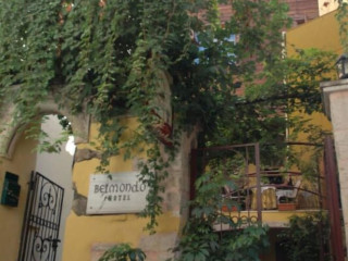 Belmondo Hotel & Suites