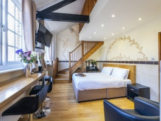 BERKLEY APARTHOTEL