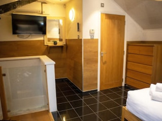 BERKLEY APARTHOTEL