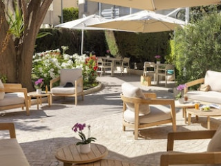 BEST WESTERN PLUS BRICE GARDEN