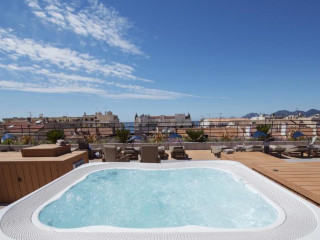 Best Western Premier Le Patio des Artistes Wellness Jacuzzi