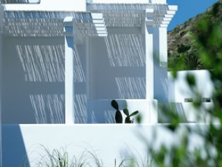 BILL & COO COAST SUITES