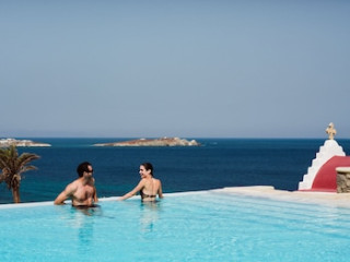 BILL & COO SUITES AND LOUNGE