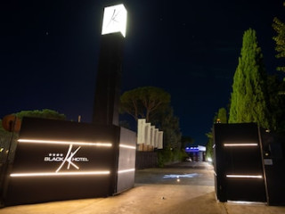 BLACK HOTEL